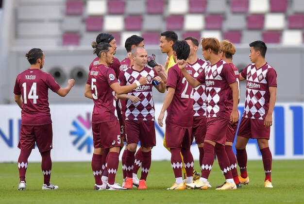 (201204) -- DOHA, Dec. 4, 2020 -- Players of Vissel Kobe cheer up during the Group G match between Vissel Kobe of Japan and Suwon Samsung Bluewings of South Korea at the AFC Champions League 2020 in Doha, capital of Qatar, Dec. 4, 2020. (Photo by Xinhua) (SP)QATAR-DOHA-FOOTBALL-AFC CHAMPIONS LEAGUE-GROUP G Nikku 