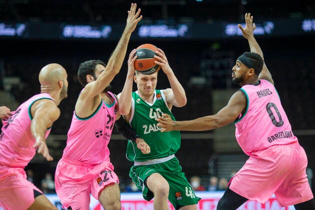 2020-12-04 Kaunas Lithuania. Basketball team Zalgiris Kaunas plays vs Barca Basket Euroleague game at Zalgiris arena in Kaunas on Friday 4 of December 2020. 40 MARIUS GRIGONIS 0 BRANDON DAVIES. Kaunas Lithuania  Copyright: xKarolisxKavolelisx euroleague basketball