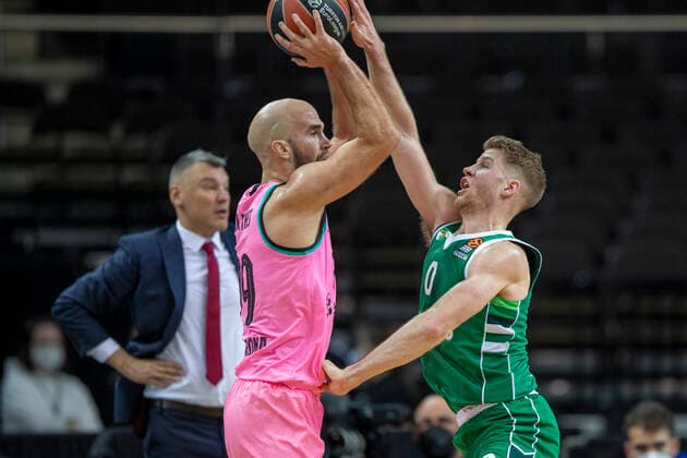 2020-12-04 Kaunas Lithuania. Basketball team Zalgiris Kaunas plays vs Barca Basket Euroleague game at Zalgiris arena in Kaunas on Friday 4 of December 2020. 0THOMAS WALKUP 99 NICK CALATHES. Kaunas Lithuania  Copyright: xKarolisxKavolelisx euroleague basketball