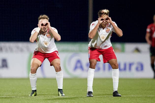 Bilder des Jahres 2020, Sport 12 Dezember Sport Themen der Woche KW49 Sport Bilder des Tages Lija goalscorer Erjon Beu (L) is joined by Carlos Flores (R) in celebrating his first half goal during the first half of the Malta BOV Premier League soccer match between Lija Athletic and Hamrun Spartans at the Centenary Stadium, Ta™ Qali, Malta on 04 December 2020. Lija Athletic v Hamrun Spartans MPL_20_21