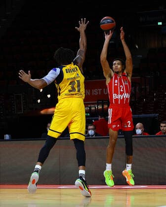 04.12.2020, EuroLeague Basketball, FCB Basketball vs BK Kimkhi, Audi Dome Muenchen, im Bild: Booker ( Kimkhi) vs Wade Baldwin (FCB Basketball)