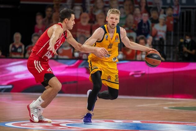 Zan Mark Sisko 31 (FC Bayern), Vyacheslav Zaytsev 8 (BK Khimki Moskau), FC Bayern Basketball vs. BC Khimki Moskau, Basketball, Euroleague, 04.12.2020 Muenchen Bayern Deutschland