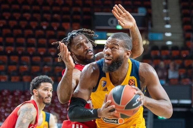 Jalen Reynolds 8 (FC Bayern), Greg Monroe 15 (BK Khimki Moskau), FC Bayern Basketball vs. BC Khimki Moskau, Basketball, Euroleague, 04.12.2020 Muenchen Bayern Deutschland