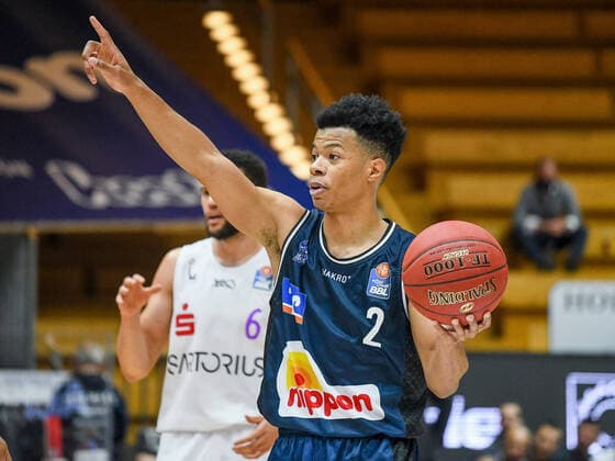 Trae Bell-Haynes (HAKRO Merlins Crailsheim) gibt Anweisungen, GER, HAKRO Merlins Crailsheim vs. BG Goettingen, 4. Spieltag easycredit Basketball Bundesliga, Spielzeit 2020 2021, 04.12.2020. GER, HAKRO Merlins Crailsheim vs. BG Goettingen, 4. Spieltag easycredit Basketball Bundesliga, Spielzeit 2020 2021, 04.12.2020. Crailsheim Copyright: xEibnerxPressefoto MichaelxMemmlex EP_MMR