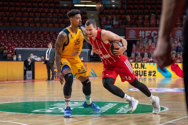 Jordan Mickey 55 (BK Khimki Moskau), Paul Zipser 16 (FC Bayern), FC Bayern Basketball vs. BC Khimki Moskau, Basketball, Euroleague, 04.12.2020 Muenchen Bayern Deutschland