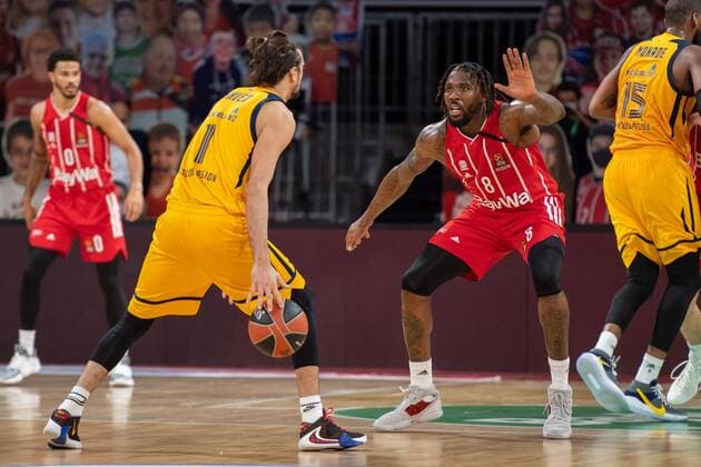 Alexey Shved 1 (BK Khimki Moskau), Jalen Reynolds 8 (FC Bayern), FC Bayern Basketball vs. BC Khimki Moskau, Basketball, Euroleague, 04.12.2020 Muenchen Bayern Deutschland