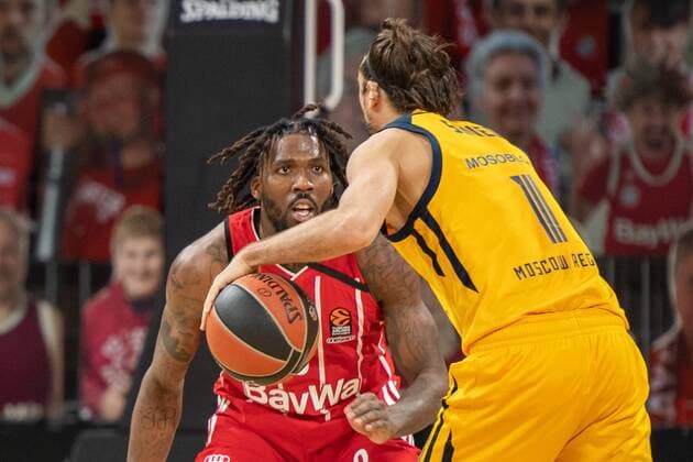 Jalen Reynolds 8 (FC Bayern), Alexey Shved 1 (BK Khimki Moskau), FC Bayern Basketball vs. BC Khimki Moskau, Basketball, Euroleague, 04.12.2020 Muenchen Bayern Deutschland