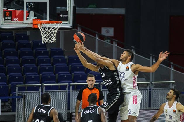December 4, 2020, Madrid, MADRID, SPAIN: William Howard of Asvel Lyon-Villeurbanne and Walter Samuel Tavares da Veiga of Real Madrid fight for the ball during the Euroleague basketball match played between Real Madrid and Asvel Lyon-Villeurbanne at WiZink Center on December 04, 2020, in Madrid, Spain. Madrid SPAIN - ZUMAa181 20201204_zaa_a181_076 Copyright: xIrinaxR.xHipolitox