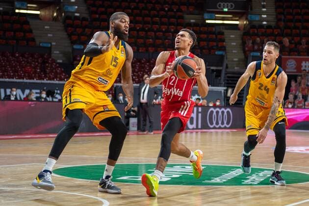Greg Monroe 15 (BK Khimki Moskau), Wade Baldwin 2 (FC Bayern), FC Bayern Basketball vs. BC Khimki Moskau, Basketball, Euroleague, 04.12.2020 Muenchen Bayern Deutschland
