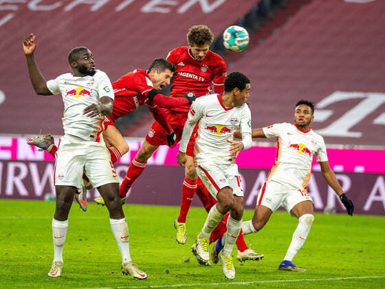 Bilder des Jahres 2020, Sport 12 Dezember Sport Themen der Woche KW49 Sport Bilder des Tages GER, FC Bayern Muenchen vs. Rasenball Leipzig, Fussball, Bundesliga, 10. Spieltag, Spielzeit 2020 2021, 05.12.2020 Tor zum 3:3 durch Thomas Mueller (FC Bayern Muenchen 25), GER, FC Bayern Muenchen vs. Rasenball Sport Leipzig, Fussball, Bundesliga, 10. Spieltag, Spielzeit 2020 2021, 05.12.2020, DFB DFL regulations prohibit any use of photographs as image sequences and or quasi-video., Foto: EIBNER Sascha Walther POOL Muenchen Allianz Arena Bayern Deutschland *** GER, FC Bayern Muenchen vs. Rasenball Sport Leipzig, football, Bundesliga, 10 matchday, season 2020 2021, 05 12 2020 Goal to the 3 3 by Thomas Mueller FC Bayern Muenchen 25 , GER, FC Bayern Muenchen vs. Rasenball Sport Leipzig, football, Bundesliga, 10 matchday, season 2020 2021, 05 12 2020, DFB DFL regulations prohibit any use of photographs as image sequences and or quasi video , Foto EIBNER Sascha Walther POOL Muenchen Allianz Arena Bayern Deutschland Poolfoto EIBNER Sascha Walther POOL ,EDITORIAL USE ONLY