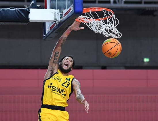 Basketball 2. Bundesliga 2020 2021 9. Spieltag 05.12.2020 Tigers Tuebingen - Rostock Seawolves Dunking; Troy Simons (Tigers)
