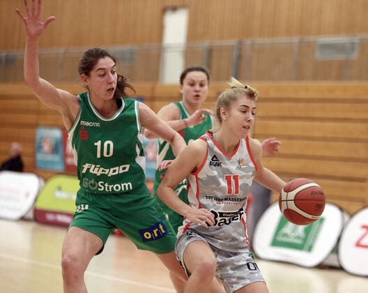 Wasserburg, Badria Halle, 05.12.20, 6. Spieltag, Basketball, 1. Bundesliga Damen, TSV 1880 Wasserburg vs flippo Baskets BG 74 im Bild von links Vasiliki KARAMBATSA (Goettingen GR), Sophie Marie PERNER (Wasserburg), Copyright: HMBxMediax xHeikoxBecker