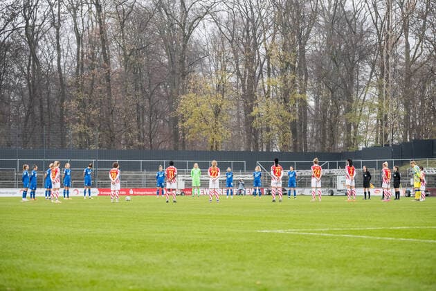 DFB Pokal der Frauen: 1. FC Koeln - TSG Hoffenheim, 06.12.2020 Schweigeminute fuer die Opfer von Trier DFB Pokal der Frauen: 1. FC Koeln - TSG Hoffenheim, Franz-Kremer-Stadion, Koeln DFB REGULATIONS PROHIBIT ANY USE OF PHOTOGRAPHS AS IMAGE SEQUENCES AND OR QUASI-VIDEO. Copyright: xBEAUTIFULxSPORTS Wunderlx