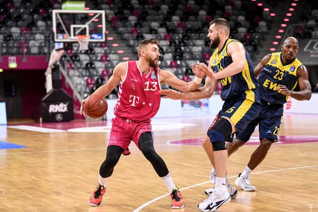 easyCredit BBL, Telekom Baskets Bonn vs. EWE Baskets Oldenburg, 06.12.2020 Deividas Gailius (Telekom Baskets Bonn 13), easyCredit BBL, Telekom Baskets Bonn vs. EWE Baskets Oldenburg am 06.12.2020 im Telekom Dome Bonn, Bonn (Nordrhein-Westfalen) Copyright: xBEAUTIFULxSPORTS Mueller-Laschetx