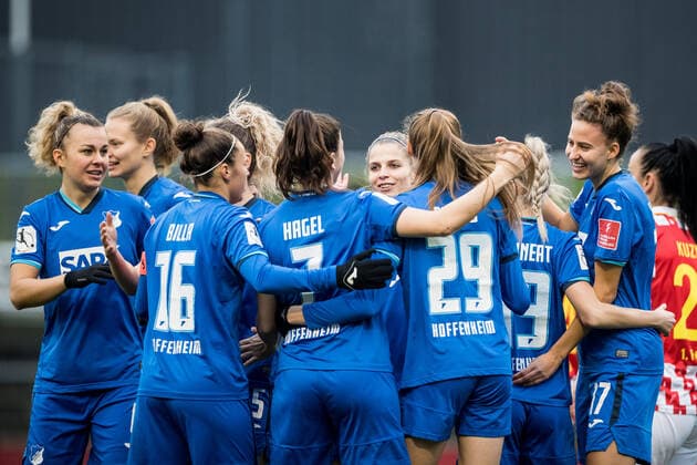 DFB Pokal der Frauen: 1. FC Koeln - TSG Hoffenheim, 06.12.2020 Franziska Harsch ( 17, TSG Hoffenheim) trifft zum 0:1 - Jubel bei der TSG Hoffenheim DFB Pokal der Frauen: 1. FC Koeln - TSG Hoffenheim, Franz-Kremer-Stadion, Koeln DFB REGULATIONS PROHIBIT ANY USE OF PHOTOGRAPHS AS IMAGE SEQUENCES AND OR QUASI-VIDEO. Copyright: xBEAUTIFULxSPORTS Wunderlx