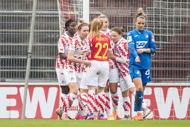 DFB Pokal der Frauen: 1. FC Koeln - TSG Hoffenheim, 06.12.2020 Mandy Islacker ( 8, 1. FC Koeln) gleicht aus zum 1:1 - Jubel beim 1. FC Koeln DFB Pokal der Frauen: 1. FC Koeln - TSG Hoffenheim, Franz-Kremer-Stadion, Koeln DFB REGULATIONS PROHIBIT ANY USE OF PHOTOGRAPHS AS IMAGE SEQUENCES AND OR QUASI-VIDEO. Copyright: xBEAUTIFULxSPORTS Wunderlx