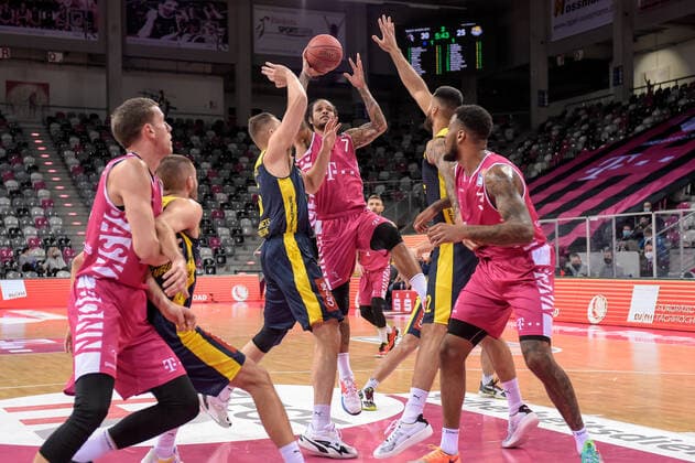 easyCredit BBL, Telekom Baskets Bonn vs. EWE Baskets Oldenburg, 06.12.2020 Chris Babb (Telekom Baskets Bonn 7), easyCredit BBL, Telekom Baskets Bonn vs. EWE Baskets Oldenburg am 06.12.2020 im Telekom Dome Bonn, Bonn (Nordrhein-Westfalen) Copyright: xBEAUTIFULxSPORTS Mueller-Laschetx