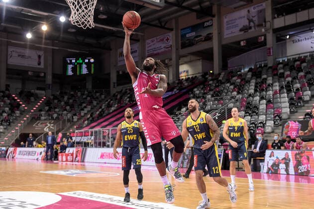 easyCredit BBL, Telekom Baskets Bonn vs. EWE Baskets Oldenburg, 06.12.2020 Xavier Pollard (Telekom Baskets Bonn 2), easyCredit BBL, Telekom Baskets Bonn vs. EWE Baskets Oldenburg am 06.12.2020 im Telekom Dome Bonn, Bonn (Nordrhein-Westfalen) Copyright: xBEAUTIFULxSPORTS Mueller-Laschetx