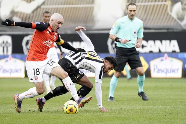 18 FABIEN LEMOINE (LOR) - 10 ANGELO FULGINI (SCO) FOOTBALL : Angers vs Lorient - Ligue 1 Uber Eats - 06 12 2020 FEP Panoramic 