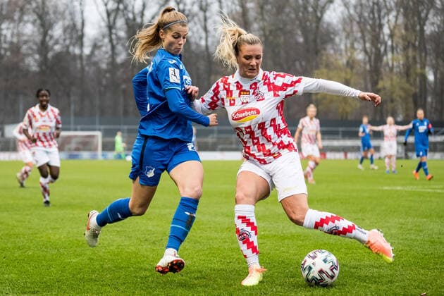 DFB Pokal der Frauen: 1. FC Koeln - TSG Hoffenheim, 06.12.2020 Jule Brand ( 29, TSG Hoffenheim), Rachel Rinast ( 31, 1. FC Koeln) DFB Pokal der Frauen: 1. FC Koeln - TSG Hoffenheim, Franz-Kremer-Stadion, Koeln DFB REGULATIONS PROHIBIT ANY USE OF PHOTOGRAPHS AS IMAGE SEQUENCES AND OR QUASI-VIDEO. Copyright: xBEAUTIFULxSPORTS Wunderlx