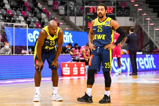 Rickey Paulding (23, EWE Baskets Oldenburg) Phil Pressey (25, EWE Baskets Oldenburg) , Telekom Baskets Bonn vs. EWE Baskets Oldenburg, BBL, 06.12.2020, Telekom Baskets Bonn vs. EWE Baskets Oldenburg, BBL, 06.12.2020, Foto: Jonas Brockmann Eibner Pressefoto Bonn Copyright: xJonasxBrockmann xEibner-Pressefotox EP_JBN