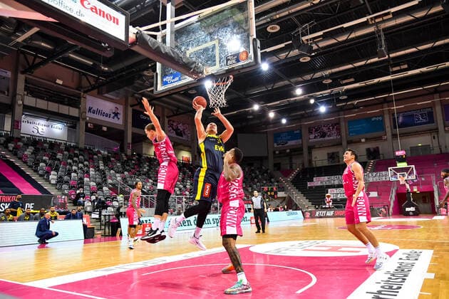 Rasid Mahalbasic (24, EWE Baskets Oldenburg) James Thompson IV (3, Telekom Baskets Bonn) , Telekom Baskets Bonn vs. EWE Baskets Oldenburg, BBL, 06.12.2020, Telekom Baskets Bonn vs. EWE Baskets Oldenburg, BBL, 06.12.2020, Foto: Jonas Brockmann Eibner Pressefoto Bonn Copyright: xJonasxBrockmann xEibner-Pressefotox EP_JBN