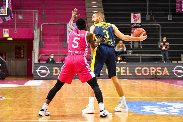 Braydon Hobbs (3, EWE Baskets Oldenburg) Josh Hagins (5, Telekom Baskets Bonn) , Telekom Baskets Bonn vs. EWE Baskets Oldenburg, BBL, 06.12.2020, Telekom Baskets Bonn vs. EWE Baskets Oldenburg, BBL, 06.12.2020, Foto: Jonas Brockmann Eibner Pressefoto Bonn Copyright: xJonasxBrockmann xEibner-Pressefotox EP_JBN