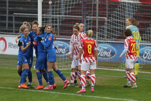 1. FC Köln - TSG Hoffenheim DFB-Pokal Frauen 3. Runde Saison 2020 2021 Franz Kremer Stadion Köln Deutschland 06.12.2020 Mitte: 1:0 für Hoffenheim durch Franziska Harsch