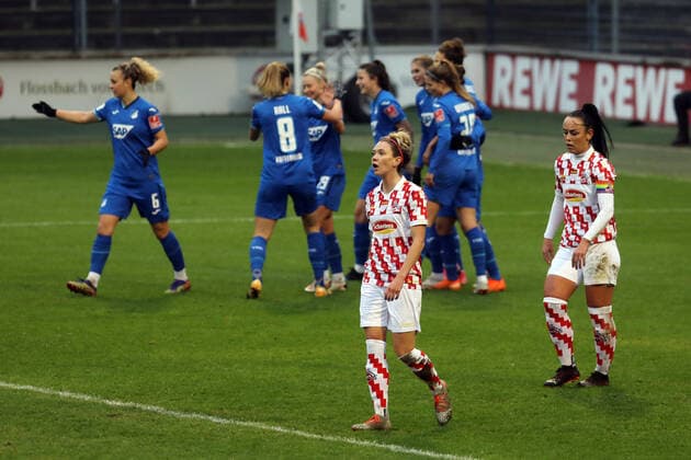 1. FC Köln - TSG Hoffenheim DFB-Pokal Frauen 3. Runde Saison 2020 2021 Franz Kremer Stadion Köln Deutschland 06.12.2020 Links: Theresa Gosch (1. FC Köln) Rechts: Peggy Kuznik (1. FC Köln) 2:1 für Hoffenheim