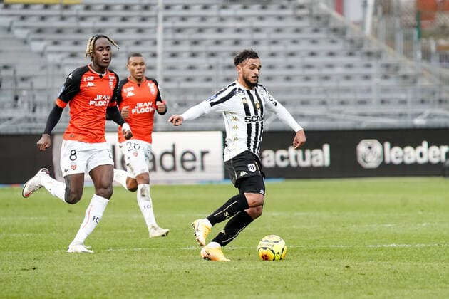 13 SOFIANE BOUFAL (SCO) - 08 TREVOH CHALOBAH (LOR) FOOTBALL : Angers vs Lorient - Ligue 1 Uber Eats - 06 12 2020 FEP Panoramic 