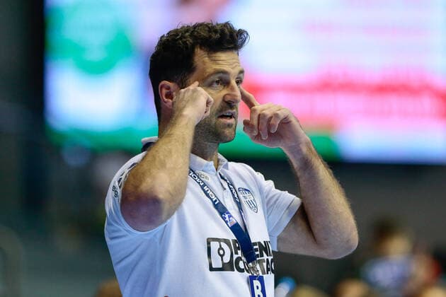 05.12.2020, xtgx, Handball Liqui Moly HBL, SC Magdeburg - TBV Lemgo Lippe emspor, v.l. Florian Kehrmann (Lemgo, Trainer) gibt Anweisungen, gestikuliert mit den Armen, gesticulate, gives instructions Magdeburg