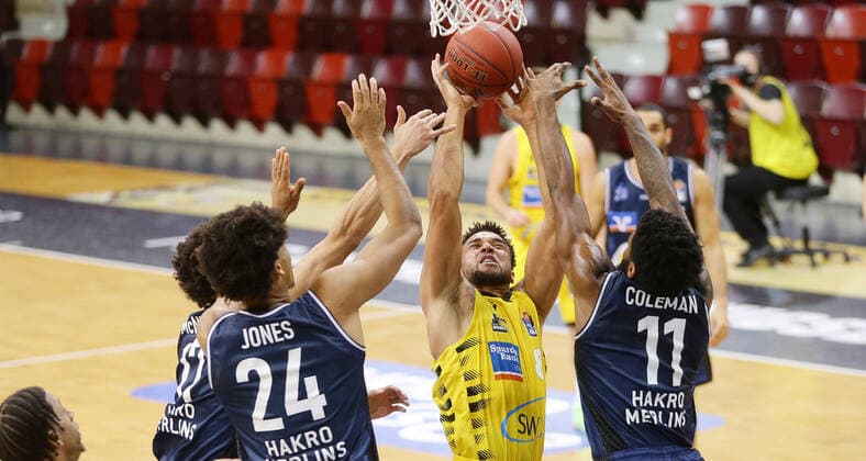 Ludwigsburg , Basketball easyCredit BBL Bundesliga , MHP RIESEN Ludwigsburg vs. HAKRO Merlins Crailsheim , mitte: Elias Harris ( Riesen )