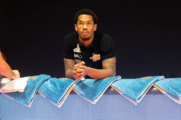 BARMER 2. Basketball Bundesliga ProA 9. Spieltag Saison 2020 2021 am 6.12.2020 Science City Jena vs RÖMERSTROM Gladiators Trier Spieler Zamal Nixon (Jena) kann aufgrund einer Schulterverletzung nur von außen zuschauen Sparkassen Arena Jena