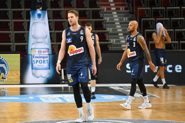 Fabian Bleck (HAKRO Merlins Crailsheim) ist enttaeuscht ueber die Niederlage, GER, MHP Riesen Ludwigsburg vs. HAKRO Merlins Crailsheim, 06.12.2020, 5. Spieltag easycredit Basketball Bundesliga, Spielzeit 2020 2021. GER, MHP Riesen Ludwigsburg vs. HAKRO Merlins Crailsheim, 06.12.2020, 5. Spieltag easycredit Basketball Bundesliga, Spielzeit 2020 2021. Ludwigsburg Copyright: xMemmlerx Eibner-Pressefotox EP_mmr