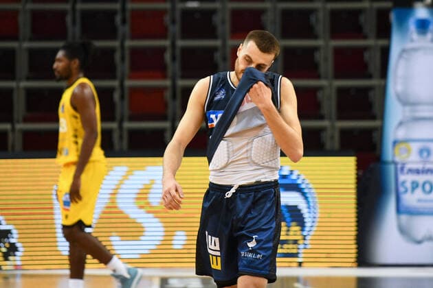 Radii Caisin (HAKRO Merlins Crailsheim) ist enttaeuscht ueber die Niederlage, GER, MHP Riesen Ludwigsburg vs. HAKRO Merlins Crailsheim, 06.12.2020, 5. Spieltag easycredit Basketball Bundesliga, Spielzeit 2020 2021. GER, MHP Riesen Ludwigsburg vs. HAKRO Merlins Crailsheim, 06.12.2020, 5. Spieltag easycredit Basketball Bundesliga, Spielzeit 2020 2021. Ludwigsburg Copyright: xMemmlerx Eibner-Pressefotox EP_mmr