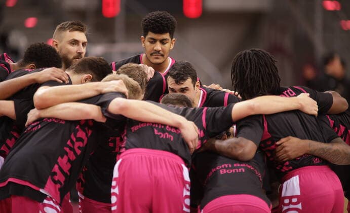Huddle Team Telekom Baskets Bonn vs. EWE Baskets Oldenburg easyCredit BBL 1. Bundesliga , Saison 2020 2021 , 5. Spieltag
