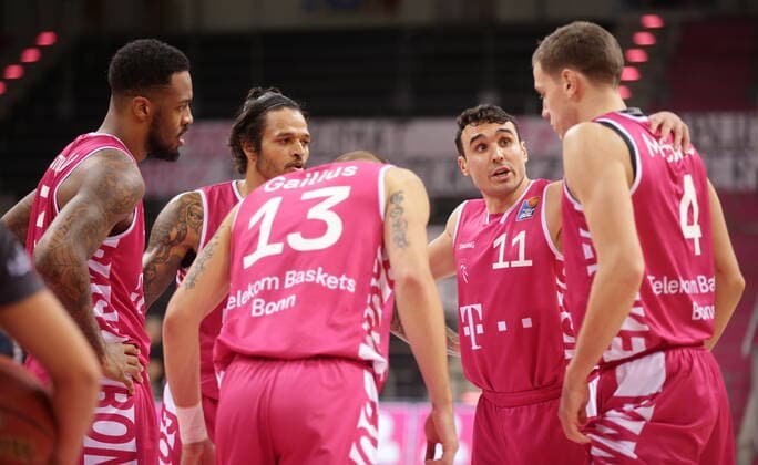 Anthony DiLeo und Team Telekom Baskets Bonn vs. EWE Baskets Oldenburg easyCredit BBL 1. Bundesliga , Saison 2020 2021 , 5. Spieltag