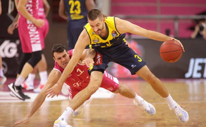 Sport Bilder des Tages Anthony DiLeo Telekom Baskets Bonn vs. Braydon Hobbs EWE Baskets Oldenburg easyCredit BBL 1. Bundesliga , Saison 2020 2021 , 5. Spieltag