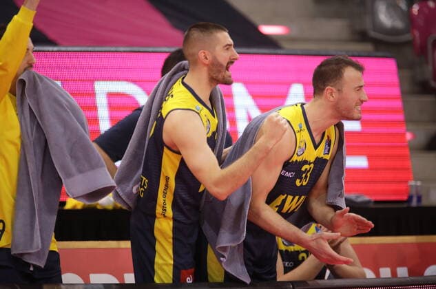 Telekom Baskets Bonn vs. Braydon Hobbs, Philipp Schwethelm EWE Baskets Oldenburg easyCredit BBL 1. Bundesliga , Saison 2020 2021 , 5. Spieltag
