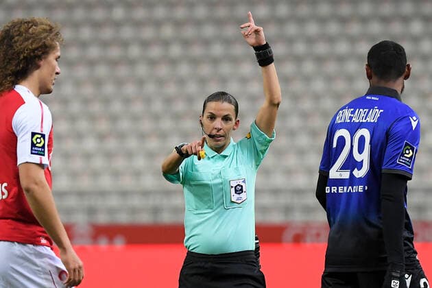 STEPHANIE FRAPPART (ARBITRE) FOOTBALL : Reims vs Nice - Ligue 1 Uber Eats - 06 12 2020 FEP Panoramic 