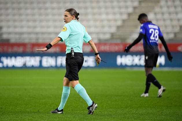 STEPHANIE FRAPPART (ARBITRE) FOOTBALL : Reims vs Nice - Ligue 1 Uber Eats - 06 12 2020 FEP Panoramic 