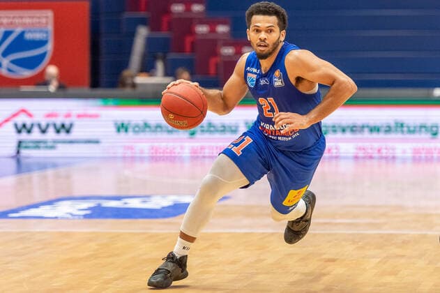 Quinton Hooker (MBC) Syntainics MBC vs. Hamburg TOWERS (Pünktlich) Mitteldeutscher Basketball Club, easy Credit BBL, Basketball Bundesliga Weißenfels 06.12.2020 Foto: Holger John Weißenfels Sachsen-Anhalt Deutschland