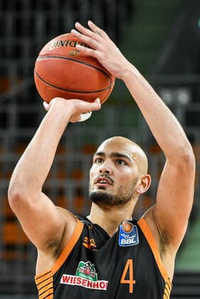 GER, BBL, ratiopharm ulm vs RASTA Vechta 06.12.2020, ratiopharm arena, Neu-Ulm, GER, BBL, ratiopharm ulm vs RASTA Vechta, im Bild Stefan Peno (Vechta, 4) beim Freiwurf