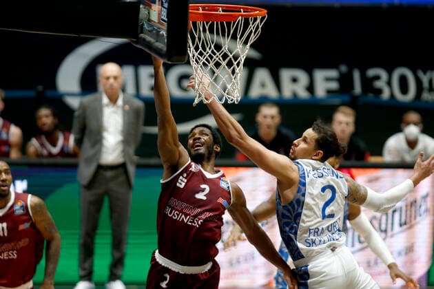 06.12.2020, easyCredit Basketball Bundesliga, BBL, Saison 2020 2021, Herren, Chemnitz Niners - Fraport Skyliners Frankfurt Terrell Harris, Niners Chemnitz, Michael Kessens, Fraport Skyliner Frankfurt Chemnitz Messe Chemnitz Sachsen Germany