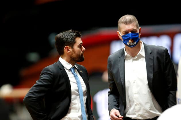 06.12.2020, easyCredit Basketball Bundesliga, BBL, Saison 2020 2021, Herren, Chemnitz Niners - Fraport Skyliners Frankfurt Sebastian Gleim (Headcoach), Fraport Skyliner Frankfurt, Klaus Perwas (Assistant Coach), Fraport Skyliner Frankfurt Chemnitz Messe Chemnitz Sachsen Germany