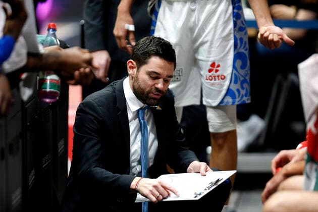 06.12.2020, easyCredit Basketball Bundesliga, BBL, Saison 2020 2021, Herren, Chemnitz Niners - Fraport Skyliners Frankfurt Sebastian Gleim (Headcoach), Fraport Skyliner Frankfurt Chemnitz Messe Chemnitz Sachsen Germany