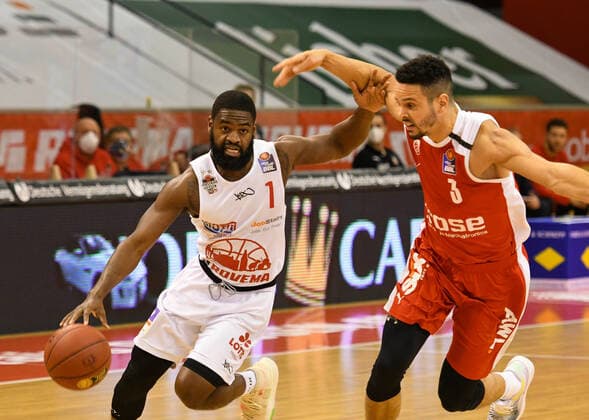 Jonathan Stark, Dominic Lockhart 5. Spieltag, Basketball Bundesliga, Basketball Saison 2020 2021, Deutschland, easyCredit BBL, Germany, Giessen 46ers, giessen weiss, Herren, Jobstairs GIESSEN 46ers - Brose Bamberg, Männer, Bamberg rot