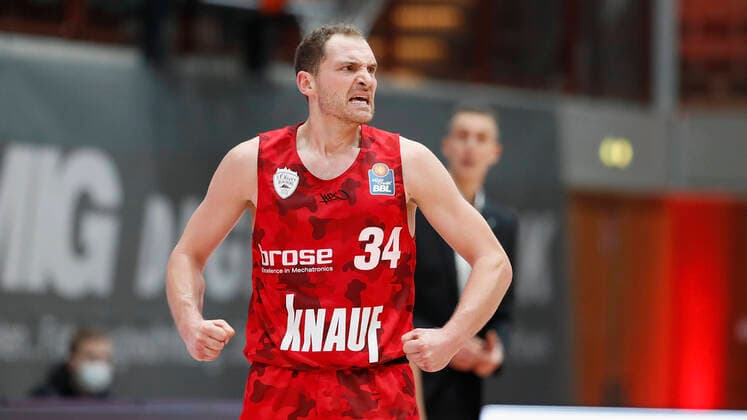 s.Oliver Wuerzburg vs. Basketball Loewen Braunschweig, Basketball, BBL Deutschland, Wuerzburg, s.Oliver Arena, 06.12.2020, emspor, emonline, despor, deonline, s.Oliver Wuerzburg vs. Basketball Loewen Braunschweig, Basketball, BBL Bild: v. li. Felix Hoffmann (s.Oliver Wuerzburg) Editorial Use ONLY Wuerzburg s.Oliver Arena Bayern Deutschland