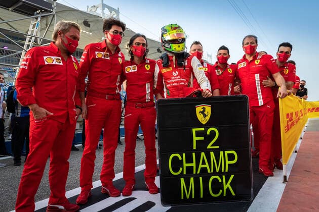 Bilder des Jahres 2020, Sport 12 Dezember Sport Themen der Woche KW49 Sport Bilder des Tages 20 Schumacher Mick (ger), Prema Racing, Dallara F2 2018, ambiance, portrait, celebrating his title with BINOTTO Mattia (ita), Team Principal & Technical Director of the Scuderia Ferrari after the 12th round of the 2020 FIA Formula 2 Championship from December 4 to 6, 2020 on the Bahrain International Circuit, in Sakhir, Bahrain FORMULE 2 : GP Bahrain F2 - 06 12 2020 DPPI PANORAMIC  SAK_GP_SR-9921