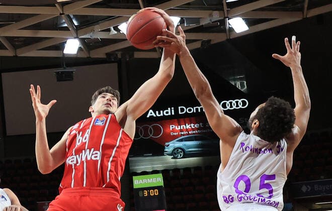 06.12.2020, BBL, FCB Basketball vs BG Goettingen, Audi Dome Muenchen, im Bild: Matter Rudan (FCB Basketball) vs Galen Robinson Jr. (BG Goettingen)